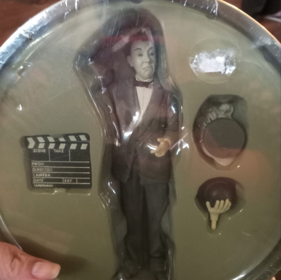 Movie Icon Stan Laurel - Picture 2 of 2